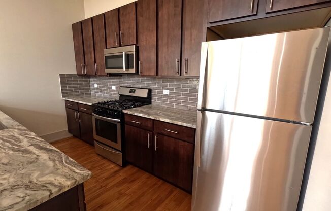 2 beds, 1 bath, 1,150 sqft, $2,595, Unit 1432-309