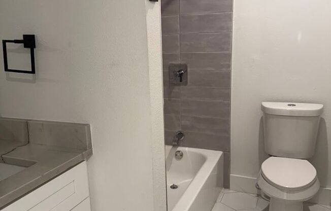 2 beds, 1 bath, 750 sqft, $1,500, Unit K704 - 307 - 105