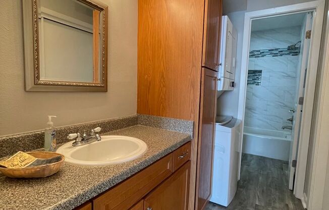 1 bed, 1 bath, $1,175, Unit #207