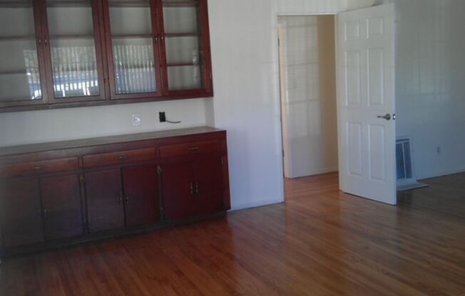 2 beds, 1 bath, 1,000 sqft, $3,495