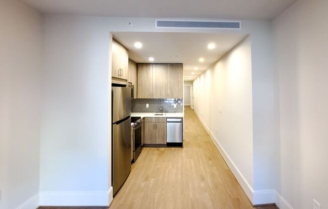 1 bed, 1 bath, $3,500, Unit 212