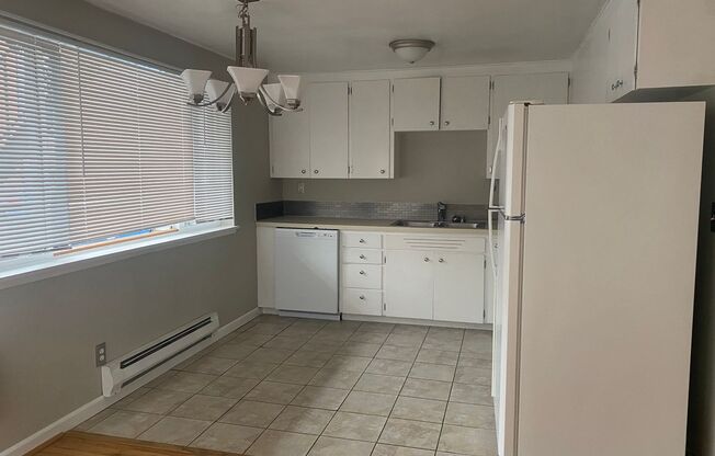 2 beds, 1 bath, $1,850, Unit # 2