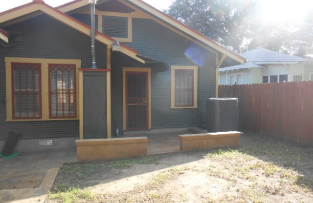 711 E EVERGREEN CT