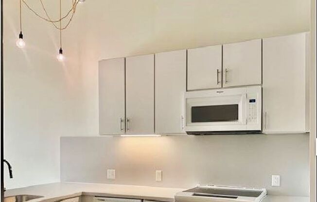 1 bed, 1 bath, 675 sqft, $1,255, Unit 210