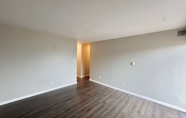 3 beds, 1 bath, 738 sqft, $1,195, Unit 207