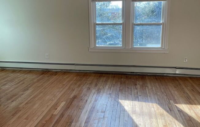 Freshly Painted 2 bedroom 3rd Fl apartment