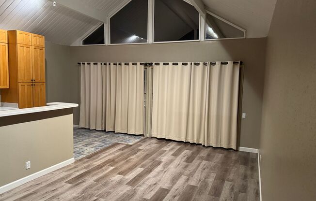 Lovely, 2 Bedroom 1.5 bath townhome nestled in the great town of Livermore.