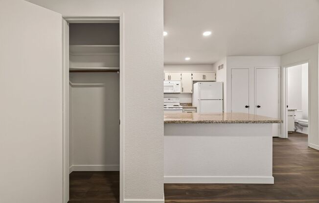 2 beds, 2 baths, 867 sqft, $1,725, Unit 74
