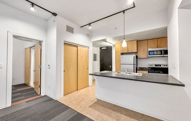 1 bed, 1 bath, 586 sqft, $864, Unit 610