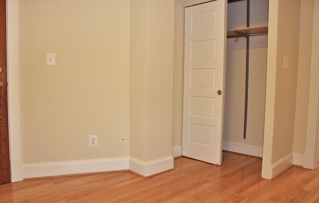 3 beds, 2 baths, $5,250, Unit 205