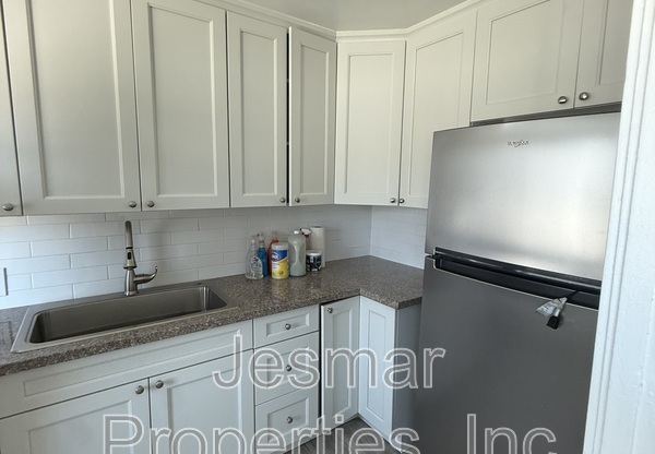 10831 25 BROOKSHIRE AVE