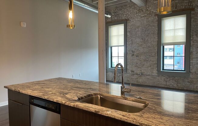 2 beds, 1 bath, 955 sqft, $1,895, Unit Cream City Lofts-412