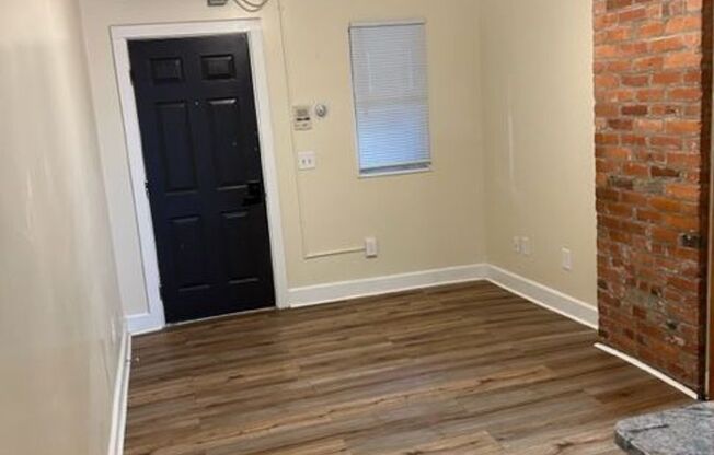 1 bed, 1 bath, 525 sqft, $1,100, Unit 7