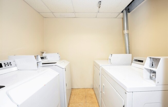 4 beds, 2 baths, $8,000, Unit 26