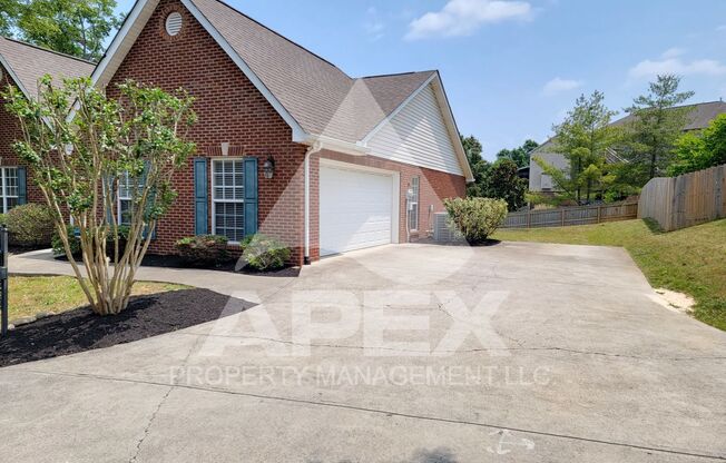 Stunning 3 Bd – 2 Ba Single Family Brick Rancher in West Knoxville!