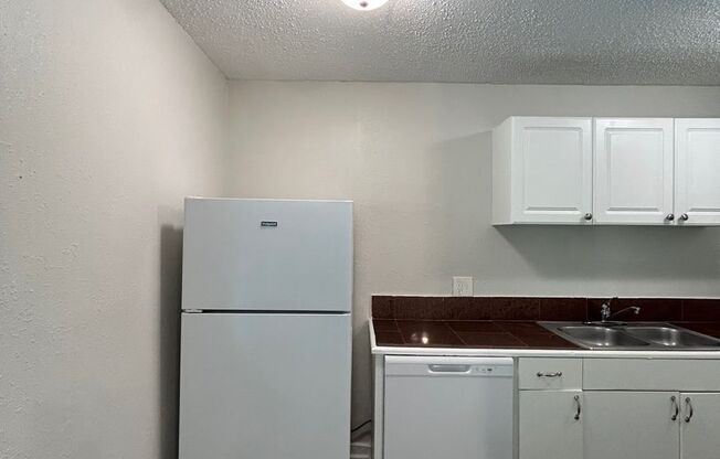 1 bed, 1 bath, $695, Unit SC527