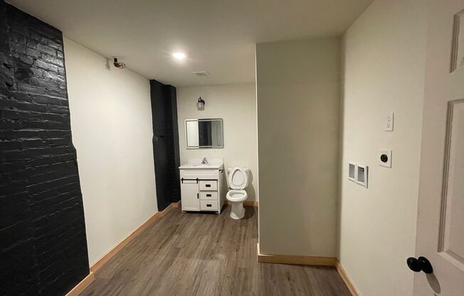 Studio, 1 bath, 935 sqft, $1,550, Unit 102