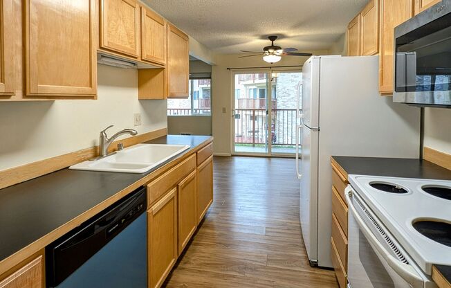 2 beds, 1 bath, $1,895