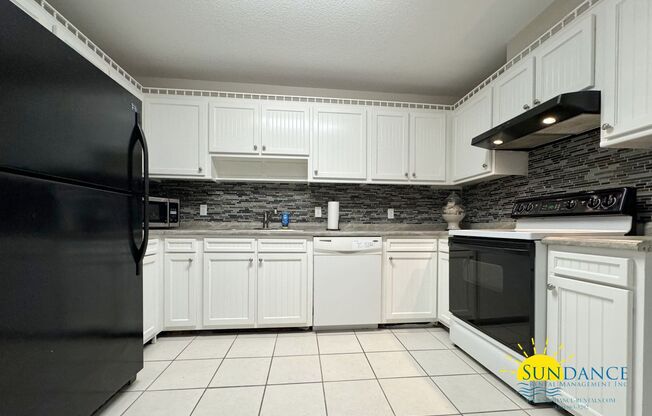 2 beds, 1 bath, $1,600