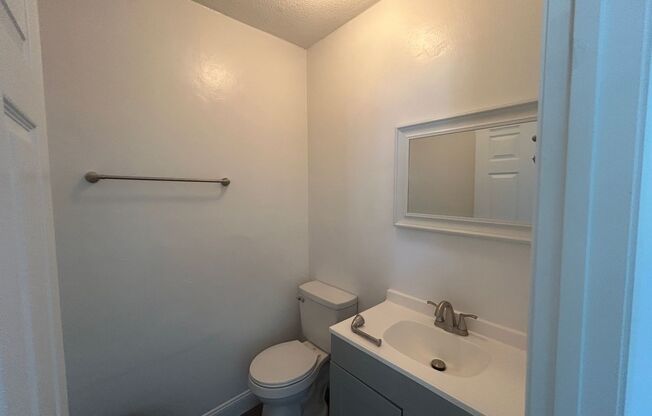 2 beds, 1.5 baths, 1,300 sqft, $1,300, Unit 642 Northern Rd