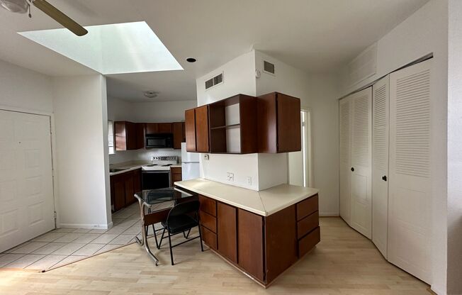 Studio, 1 bath, 432 sqft, $895, Unit 120