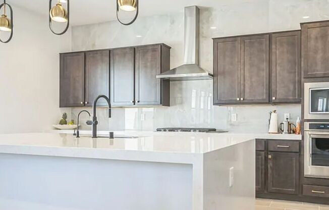4 beds, 3.5 baths, $4,200