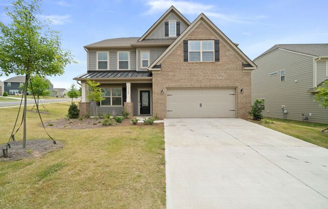 This Beautiful 4 Bedrooms, 2.5 Bathrooms is Located in The Palisades