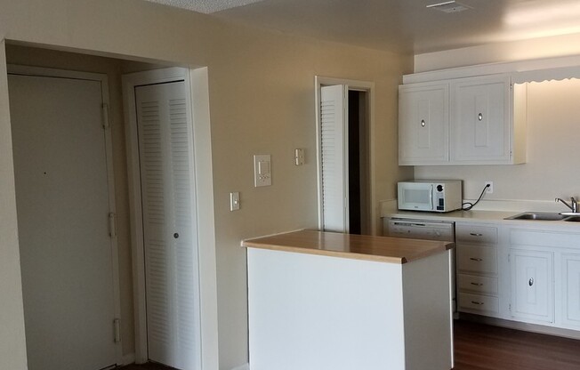2 beds, 2 baths, 1,068 sqft, $1,299, Unit 7511-04