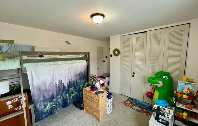 3 beds, 1 bath, $1,625, Unit 308