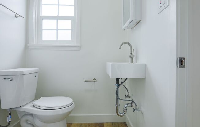 Studio, 1 bath, 350 sqft, $1,325, Unit 207