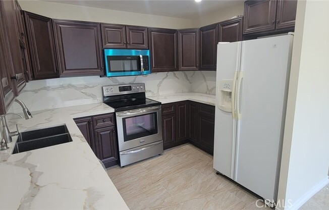 2 beds, 2 baths, 966 sqft, $2,900, Unit E33