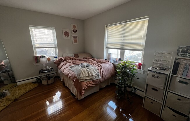 2 beds, 1 bath, $2,950, Unit 3