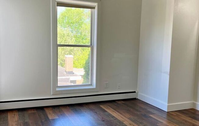 800 W 12 ST