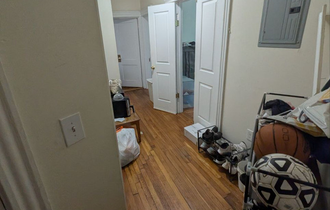 2 beds, 1 bath, $2,950, Unit 3