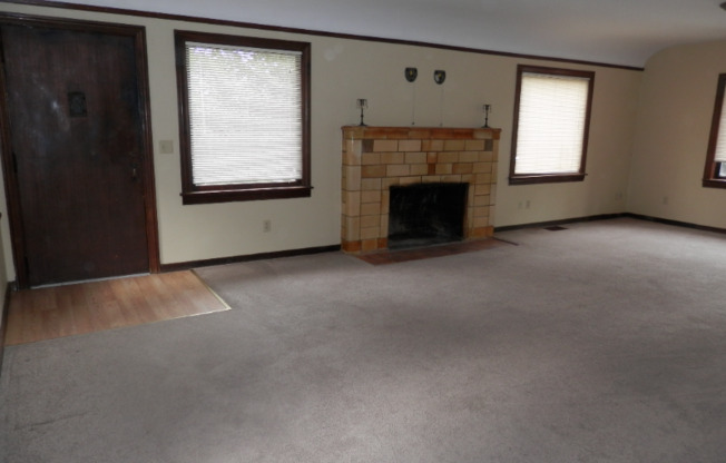 12631 34 AVE S