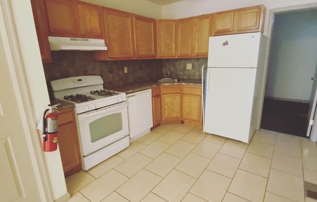 4 Bedroom House steps from Temple University