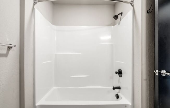 2 beds, 1 bath, 659 sqft, $1,635, Unit 324