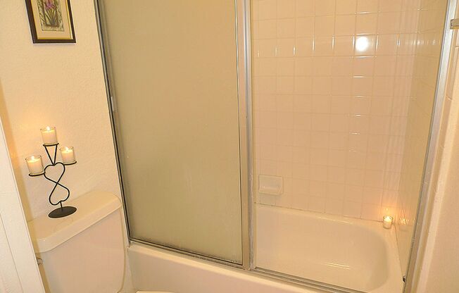 2 beds, 2 baths, 910 sqft, $2,595, Unit 410