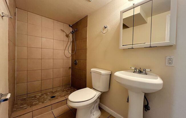 2 beds, 1 bath, 700 sqft, $945, Unit Unit 26