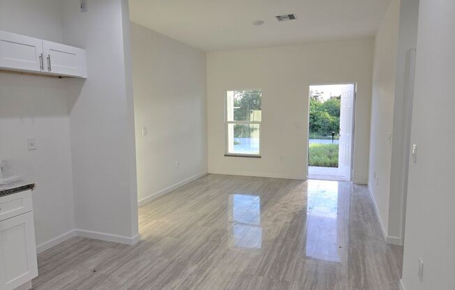 BRAND NEW 2/2/1- GREAT LEHIGH LOCATION