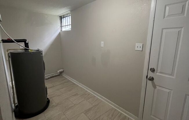 3 beds, 1 bath, $1,300