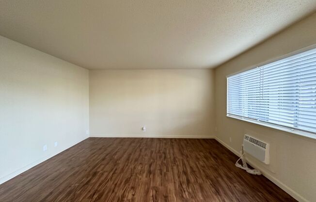 2 beds, 1 bath, 752 sqft, $1,495, Unit CA-25