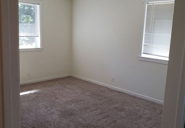 3635 E AMAZON DR