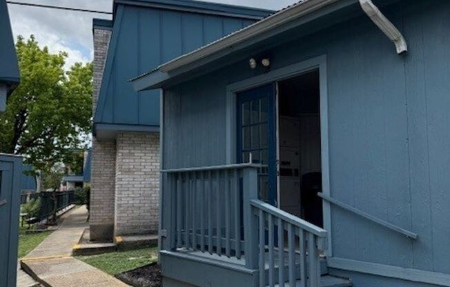 2 beds, 1.5 baths, 1,156 sqft, $1,250, Unit 15-1501