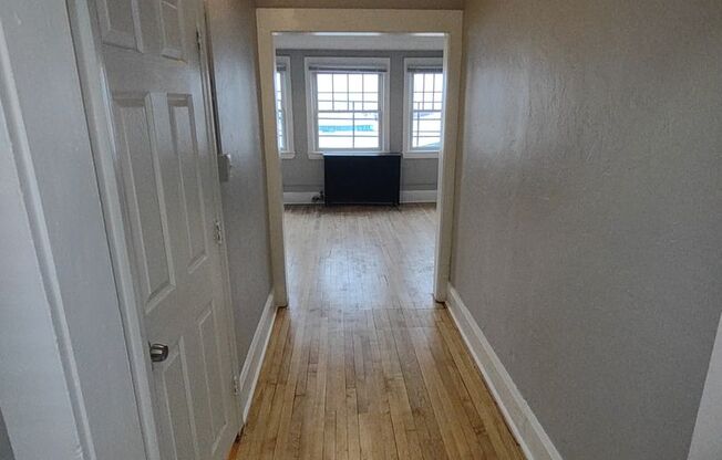 2 beds, 1 bath, 639 sqft, $1,200, Unit 060