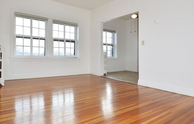 Studio, 1 bath, 375 sqft, $865, Unit 24 - 329