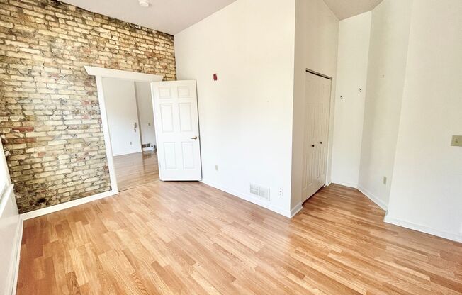 2 beds, 1 bath, $1,395, Unit 1728-01