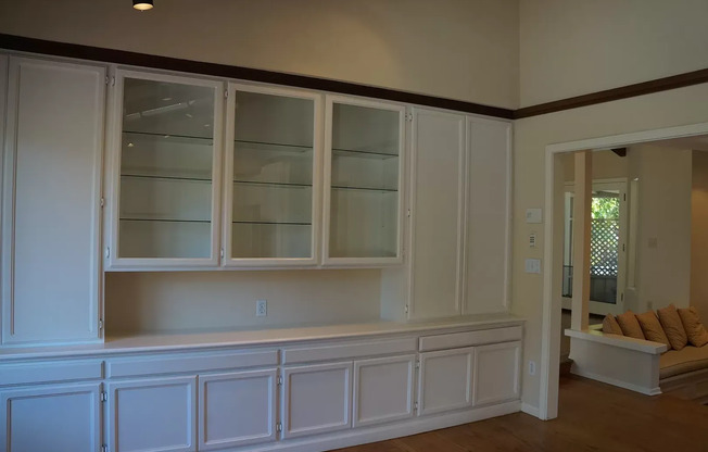 Lovely spacious home, dual levels, Cupertino Schools, beautiful pool, cul de sac location, EASY commute!