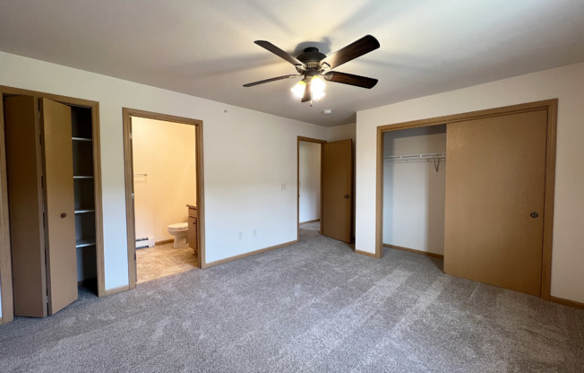 3 beds, 2 baths, 1,547 sqft, $1,690, Unit RT 7015-20