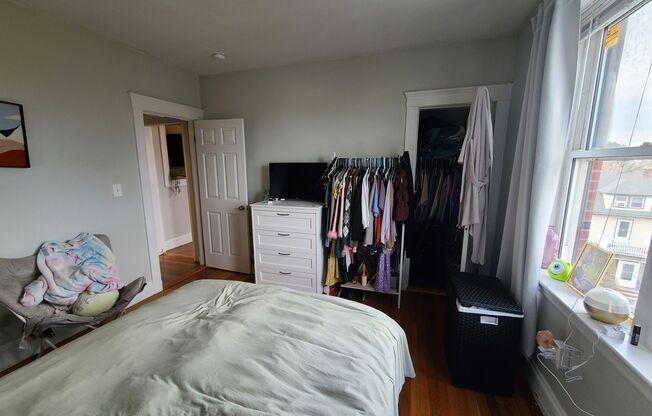 Renovated 1 bed - Dishwasher - Granite Counters - Stainless Appliances - Close to BC